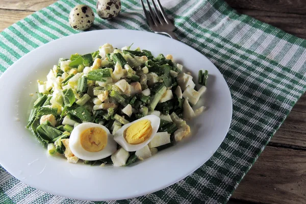 Salada com Ramson e ovos — Fotografia de Stock