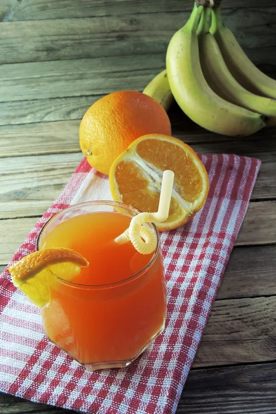 Pomerančové šťávy a ovoce — Stock fotografie