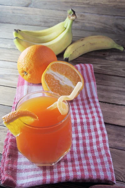 Orange juice and fruit — Stock Photo, Image