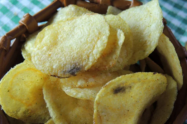 Cips ve ham patates — Stok fotoğraf