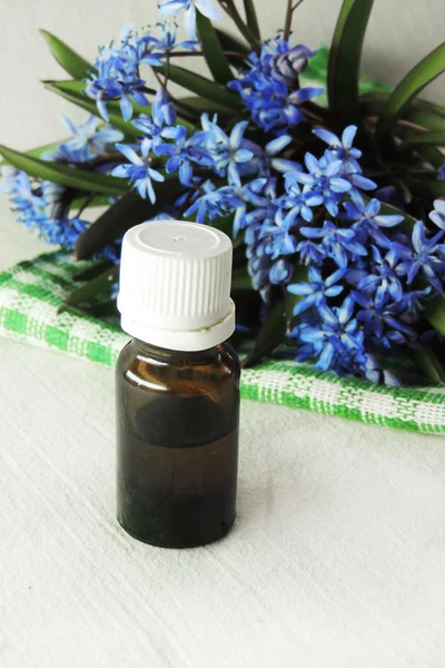 Essential oil and spring flowers — Stock Photo, Image