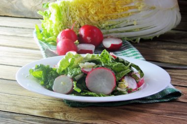 Taze salata lahana ve turp