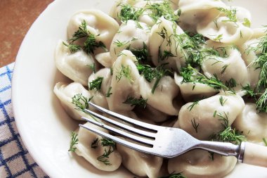 Köfte et ve otlar ile