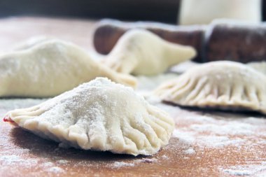 Köfte, hamur ve sallanan