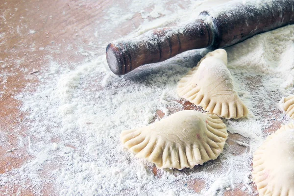 Bolinhos, massa e balanço — Fotografia de Stock