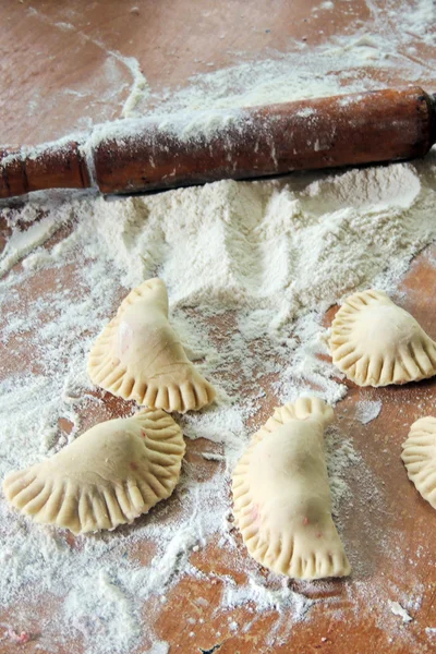 Bolinhos, massa e balanço — Fotografia de Stock