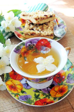 Yasemin çayı ve pasta