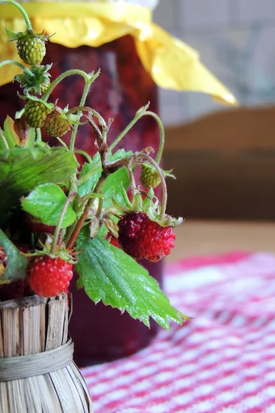 Mermelada con fresas — Foto de Stock