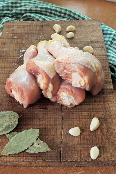 Patas de pollo y ajo —  Fotos de Stock