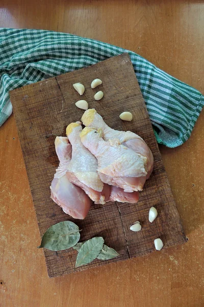 닭 다리와 마늘 — 스톡 사진