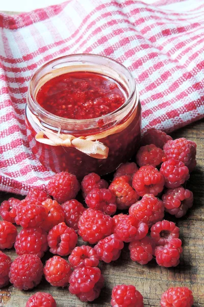 Marmelade mit Himbeeren — Stockfoto