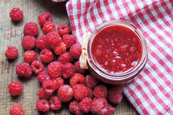 Marmelade mit Himbeeren — Stockfoto