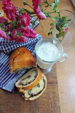 Fındık ve süt ile rulo