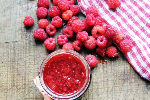 Mermelada con frambuesas — Foto de Stock