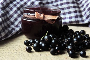 Siyah frenk üzümü reçeli