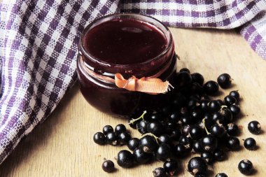 Siyah frenk üzümü reçeli
