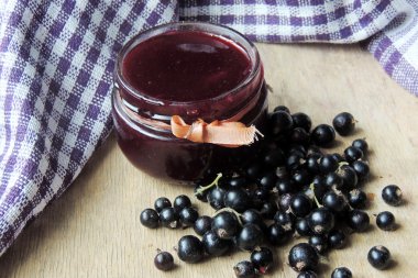 Siyah frenk üzümü reçeli