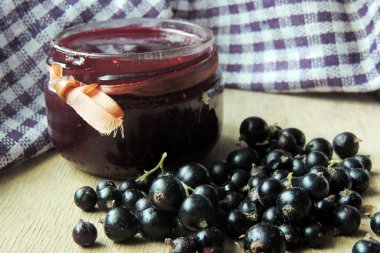 Siyah frenk üzümü reçeli