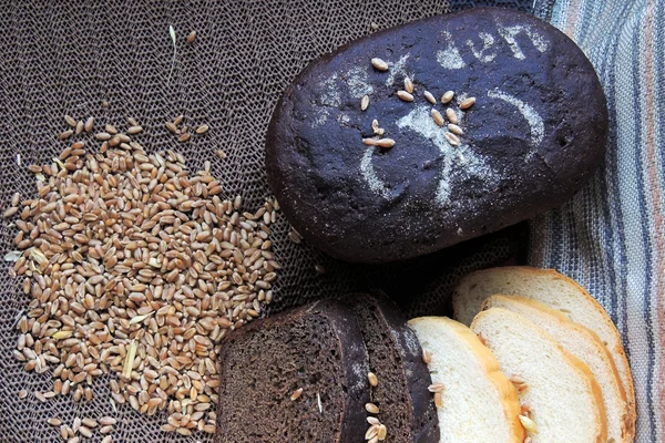 Pão e trigo — Fotografia de Stock