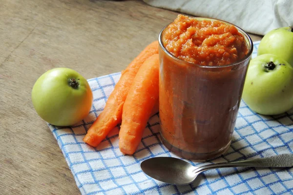 Puree z jabłek i marchwi — Zdjęcie stockowe