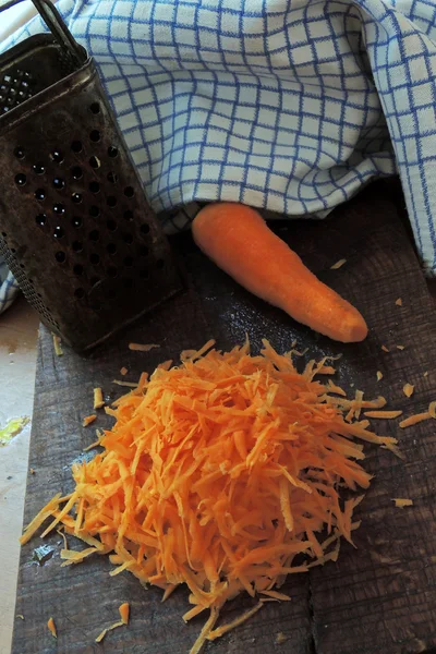 Морковь, тертая на терке — стоковое фото