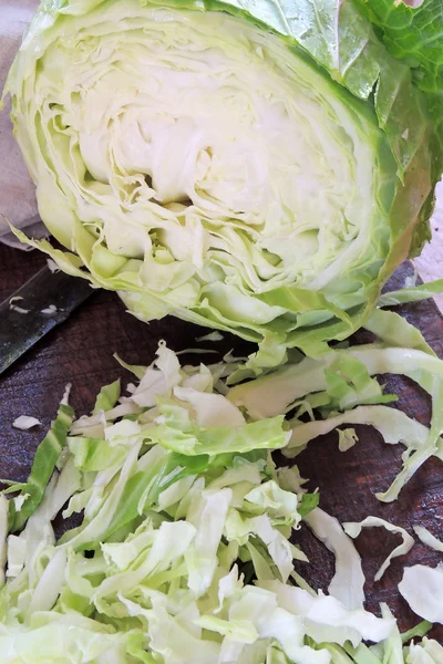 Col en rodajas para borscht —  Fotos de Stock