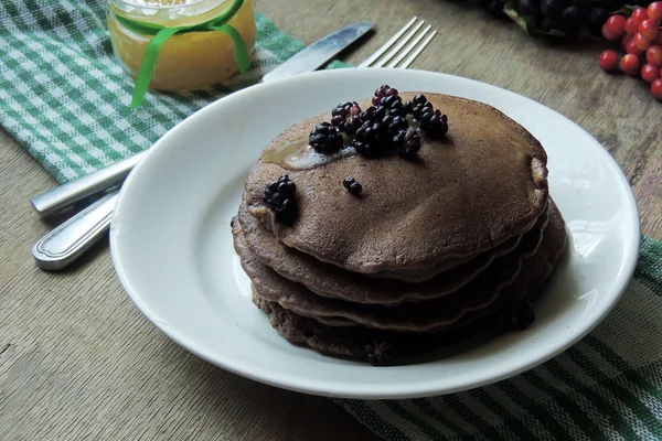Chocolate American pancakes and berries — Stock Photo, Image