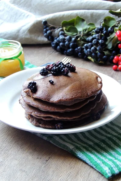 Chocolate American pancakes and berries — Stock Photo, Image