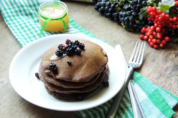 Chocolate American pancakes and berries — Stock Photo, Image