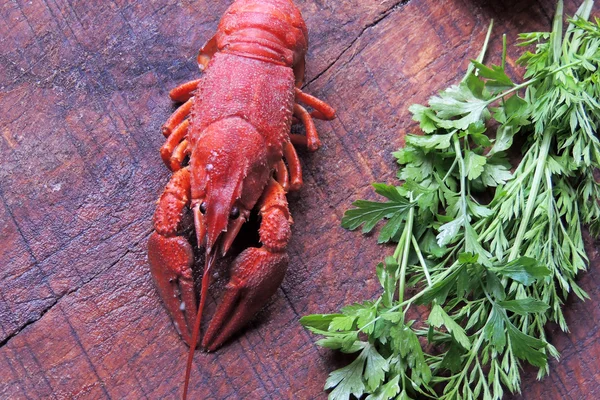 Gekookte cancer. Een kreeft en Groenen — Stockfoto