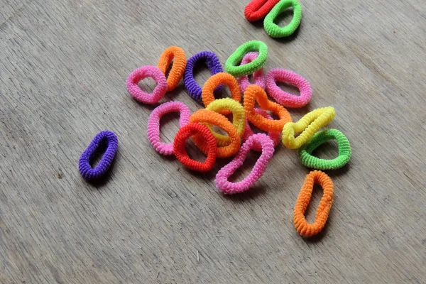 Bandes de caoutchouc colorées pour le tressage des cheveux — Photo