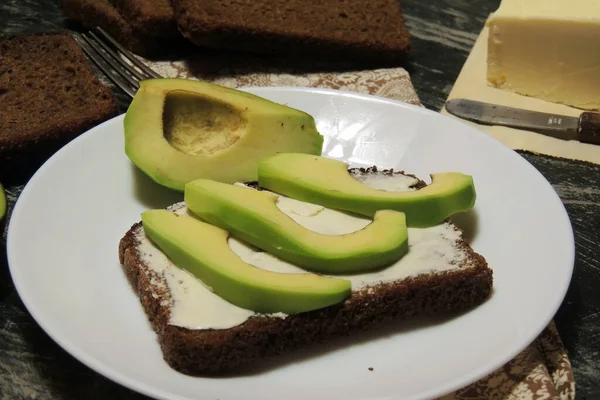 Sandwich Con Aguacate Verde Fresco Huevo Puerro — Foto de Stock