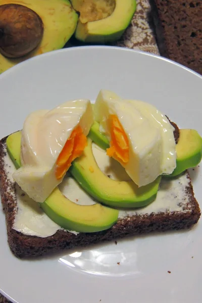 Sandwich Con Aguacate Verde Fresco Huevo Puerro — Foto de Stock