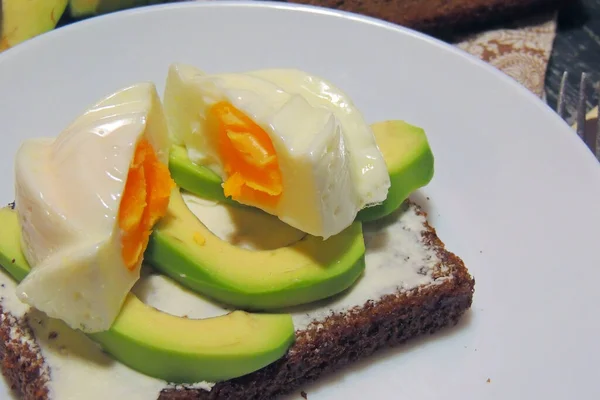 Sandwich Con Aguacate Verde Fresco Huevo Puerro — Foto de Stock