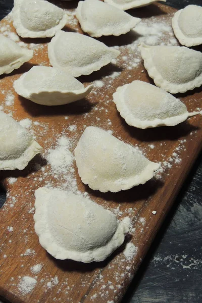 Traditional Pelmeni Dumpling Cutting Board Homemade Preparation Food — Stock Photo, Image