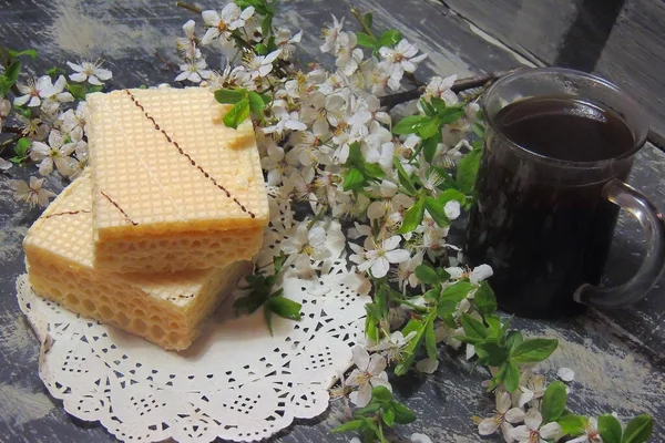 Waffelkuchen Mit Kondensmilch Und Obst — Stockfoto