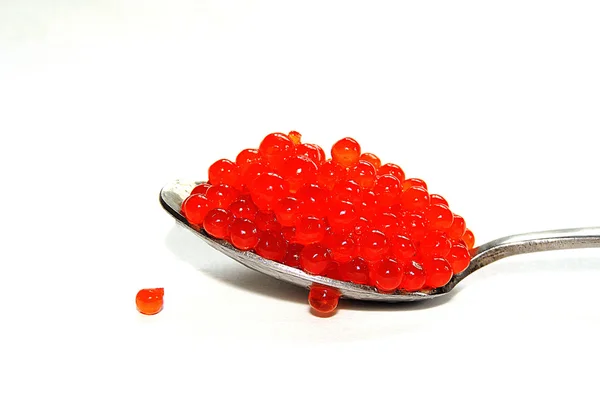 Caviar vermelho na colher — Fotografia de Stock