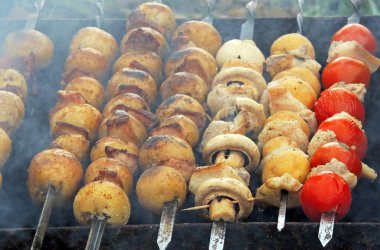 Izgara sebze şişleri