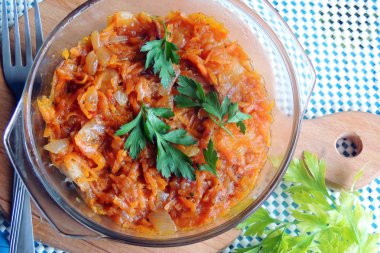 Bir kürk manto altında balık