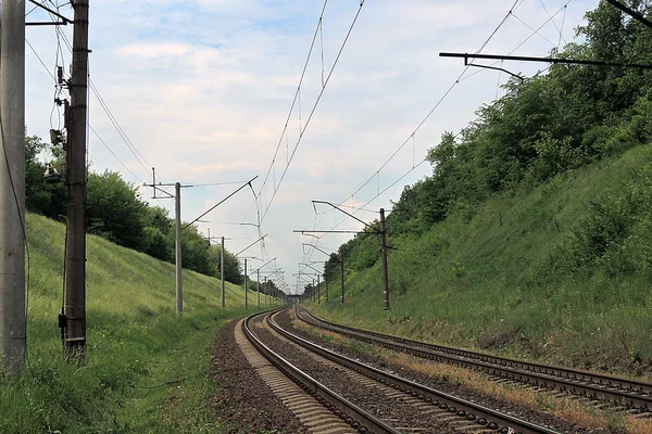 Estrada de ferro em que os comboios — Fotografia de Stock
