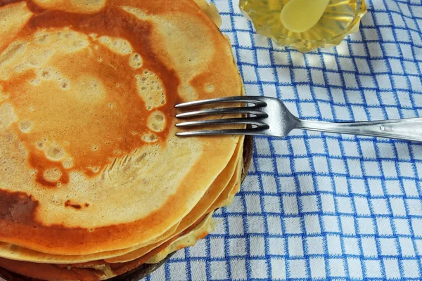 Pancake dengan madu — Stok Foto