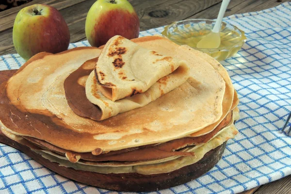 Pancake dengan madu — Stok Foto