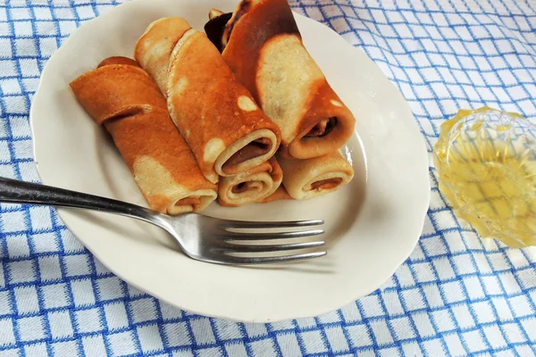 Pfannkuchen mit Honig — Stockfoto