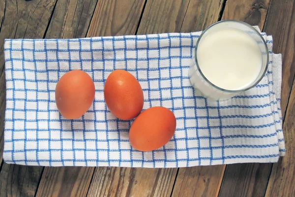 Melk og egg – stockfoto