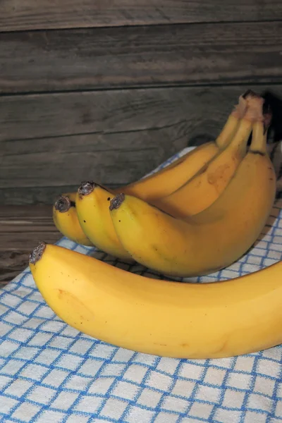 테이블에 바나나 — 스톡 사진