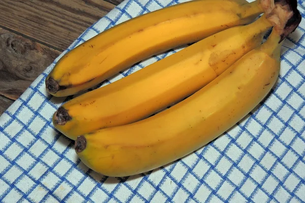 A banana na mesa — Fotografia de Stock