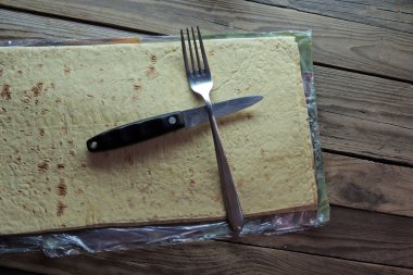 Pita ekmeği ve bıçak