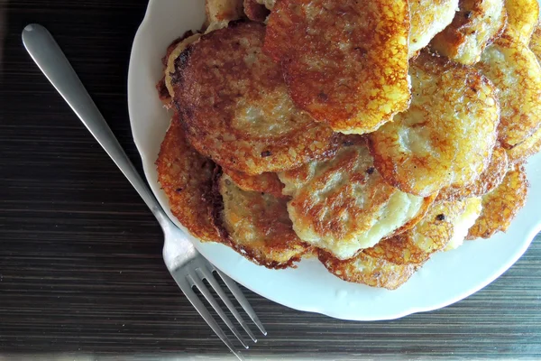 Potato pancakes, table — Stock Photo, Image