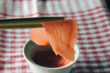 Zencefil ve yemek çubukları