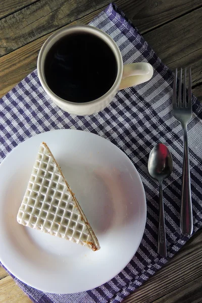 Вафельный торт и чай — стоковое фото